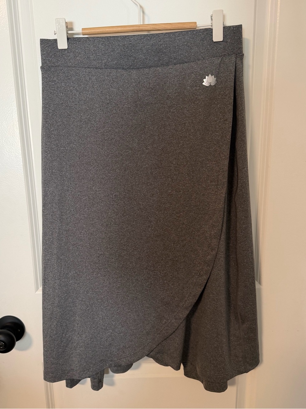 Snoga woman’s Grey Wrap-Front athletic Skirt in small with leggings